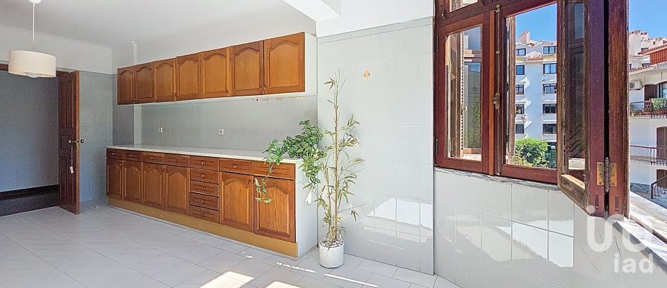 Duplex T4 in Carcavelos e Parede of 235 m²