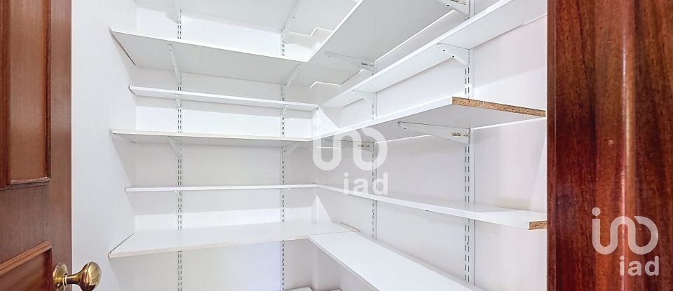 Duplex T4 in Carcavelos e Parede of 235 m²