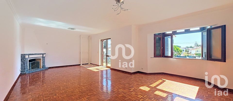 Duplex T4 in Carcavelos e Parede of 235 m²