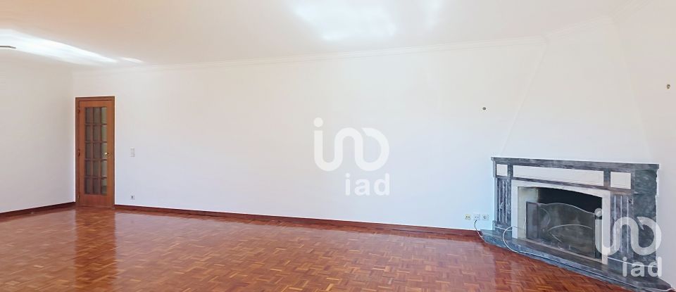 Duplex T4 in Carcavelos e Parede of 235 m²