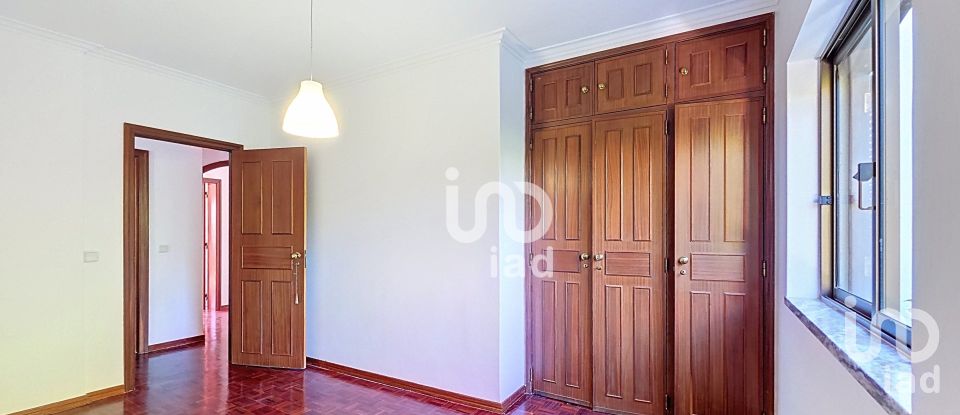Duplex T4 in Carcavelos e Parede of 235 m²