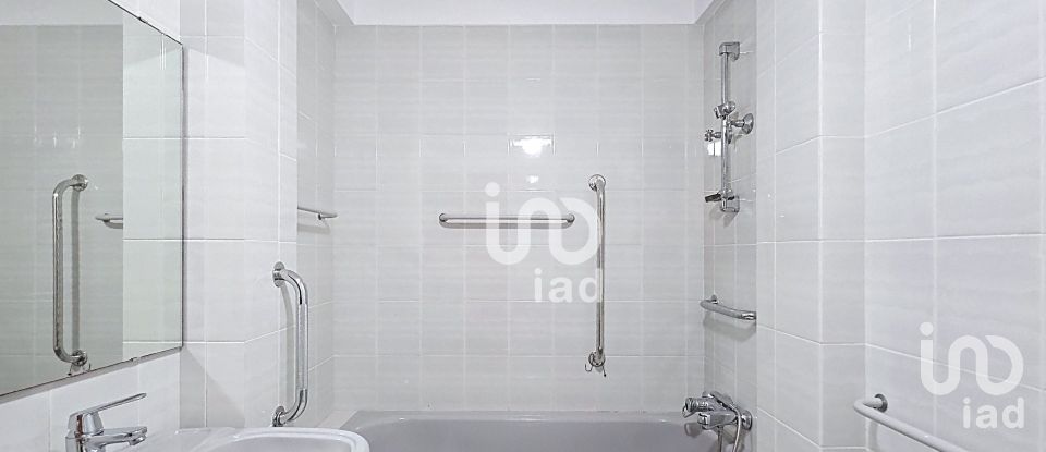 Duplex T4 in Carcavelos e Parede of 235 m²