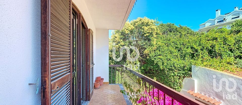 Duplex T4 in Carcavelos e Parede of 235 m²