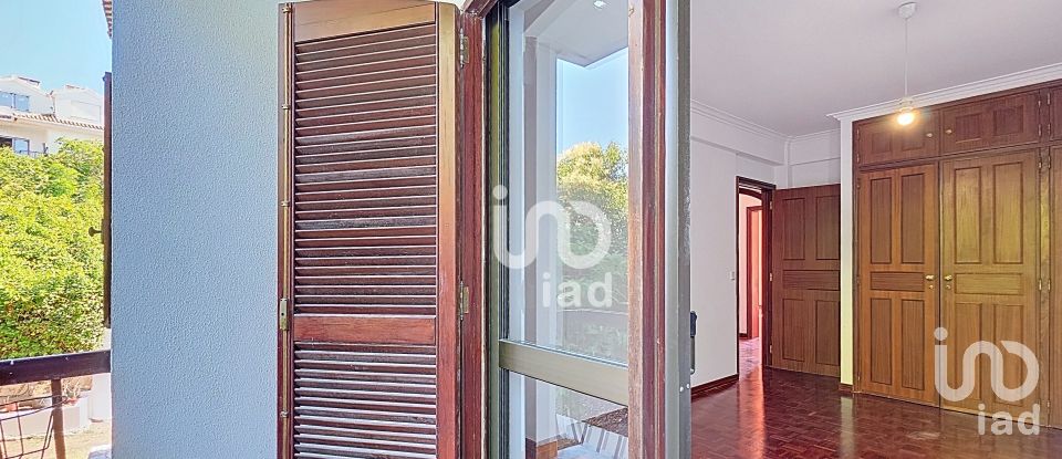 Duplex T4 in Carcavelos e Parede of 235 m²