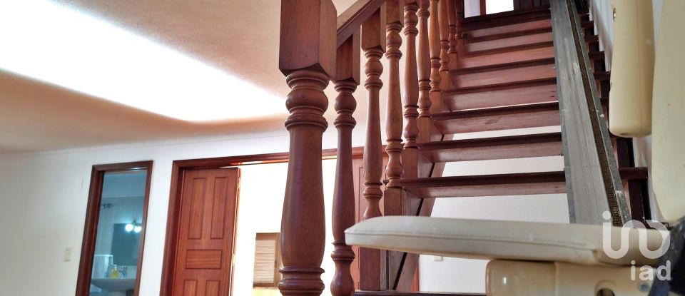 Duplex T4 in Carcavelos e Parede of 235 m²