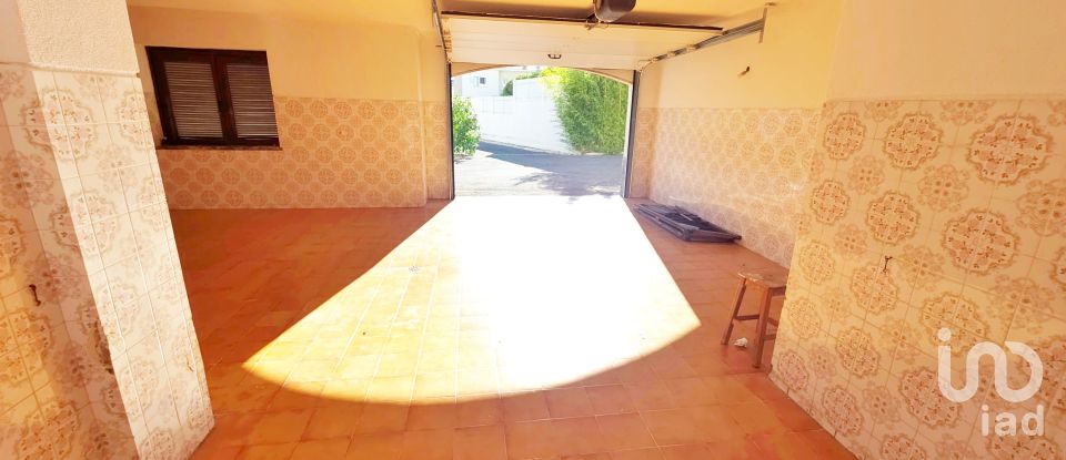 Duplex T4 in Carcavelos e Parede of 235 m²