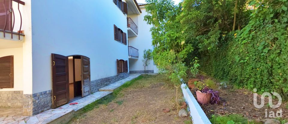 Duplex T4 in Carcavelos e Parede of 235 m²