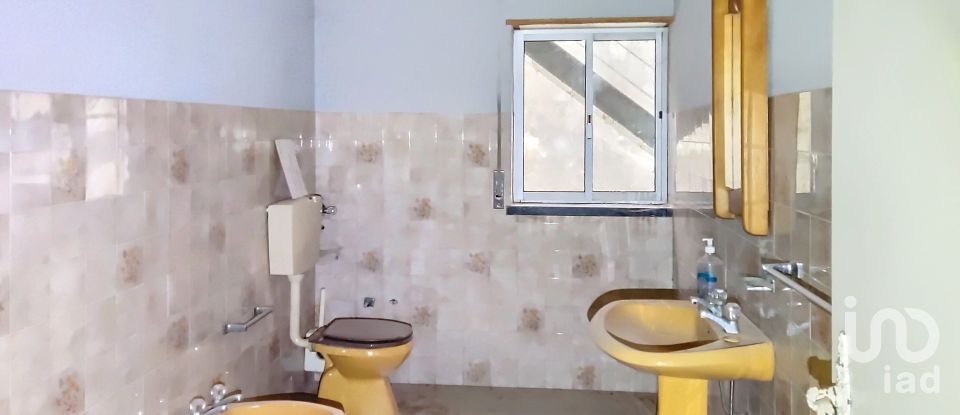 Boutique/Local commercial à Nossa Senhora das Misericórdias de 1 446 m²