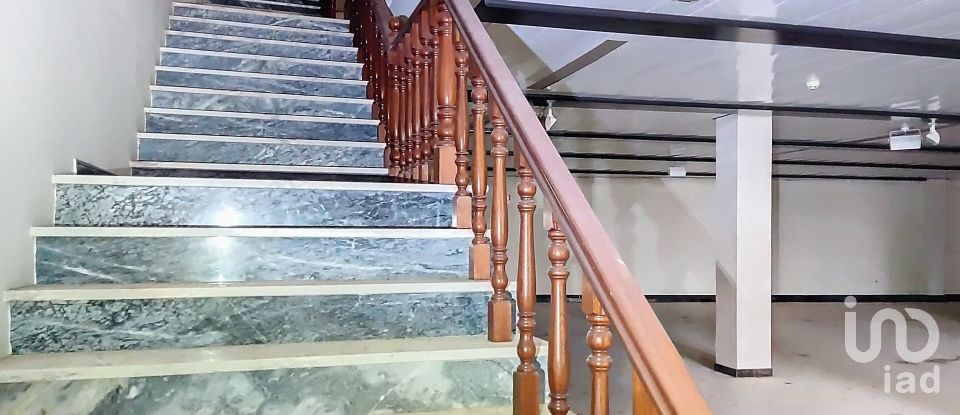 Boutique/Local commercial à Nossa Senhora das Misericórdias de 1 446 m²