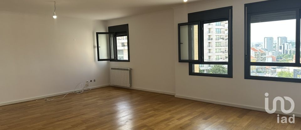 Apartamento T3 em Campolide de 180 m²