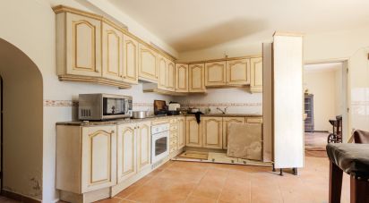 Maison T18 à Parceiros e Azoia de 764 m²