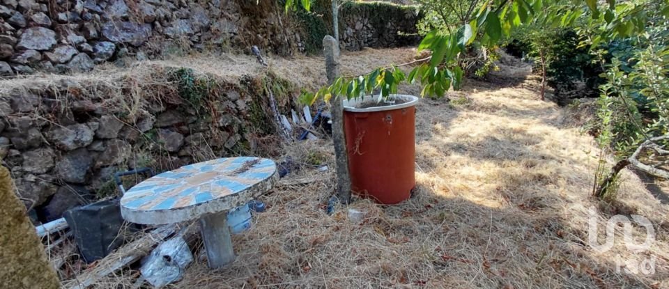 Terreno em Vila e Roussas de 1 100 m²