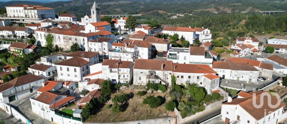 Casa tradicional T5 em São Miguel, Santa Eufémia e Rabaçal de 460 m²