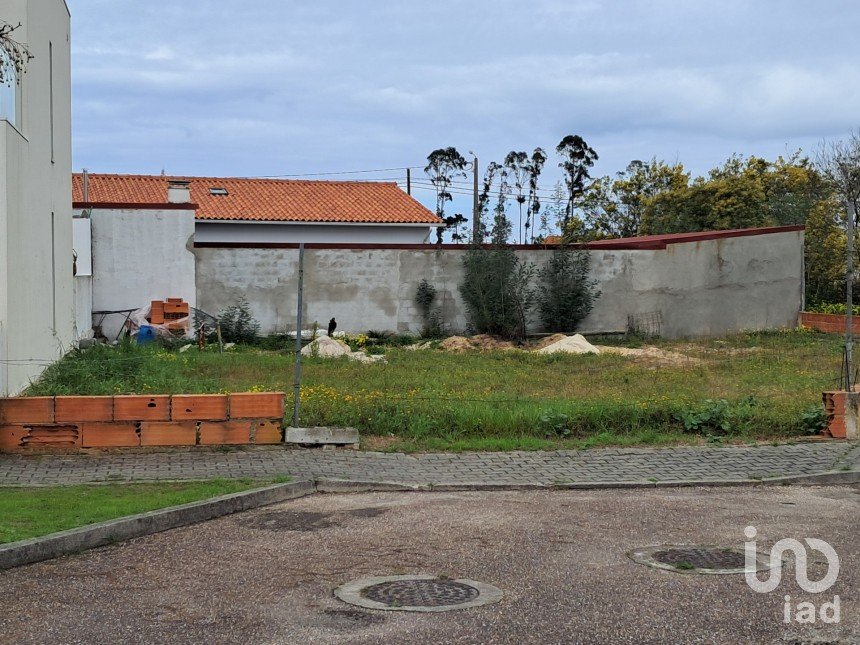 Terreno urbano em Vieira de Leiria de 354 m²