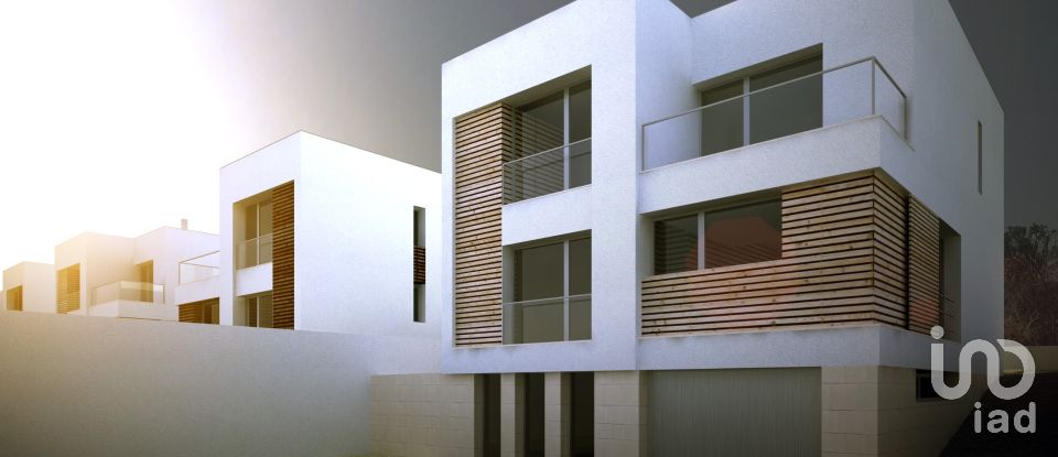 Terreno urbano em Vieira de Leiria de 354 m²