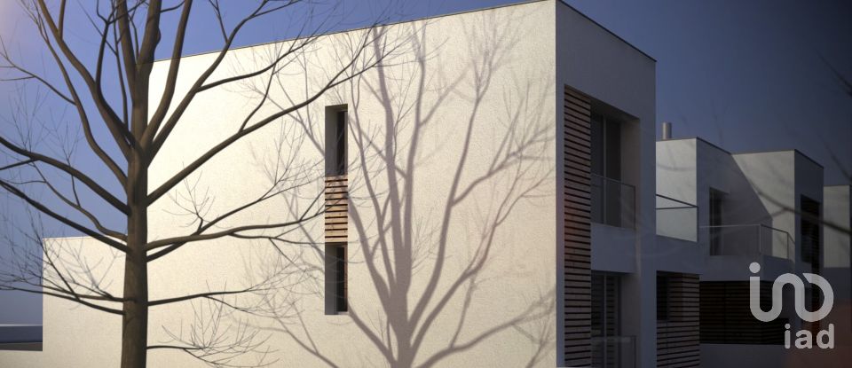 Terreno urbano em Vieira de Leiria de 354 m²