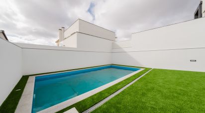 House T3 in Lourinhã e Atalaia of 201 m²