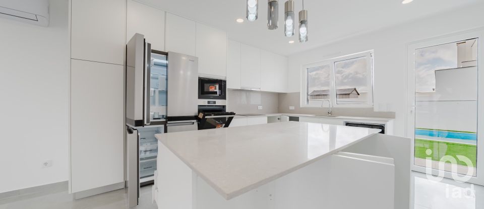 Moradia T3 em Lourinhã e Atalaia de 201 m²