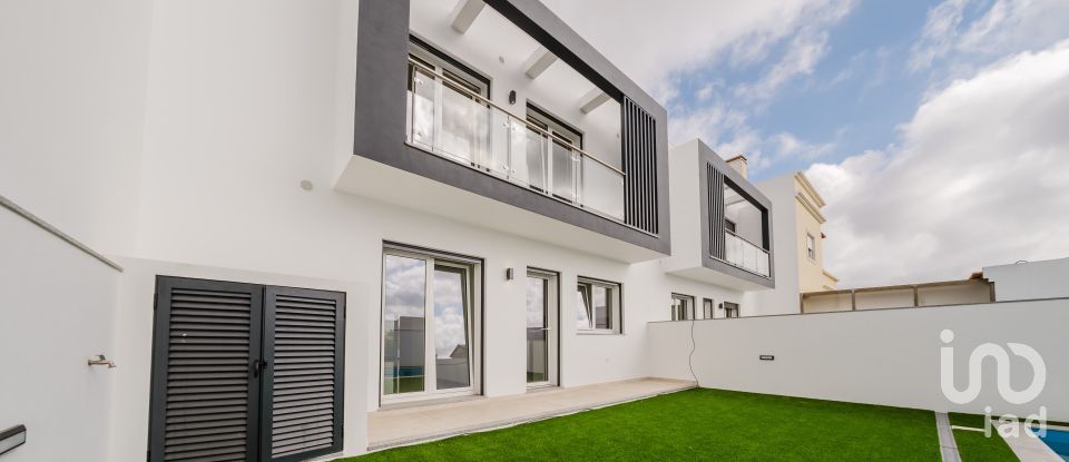 Moradia T3 em Lourinhã e Atalaia de 201 m²