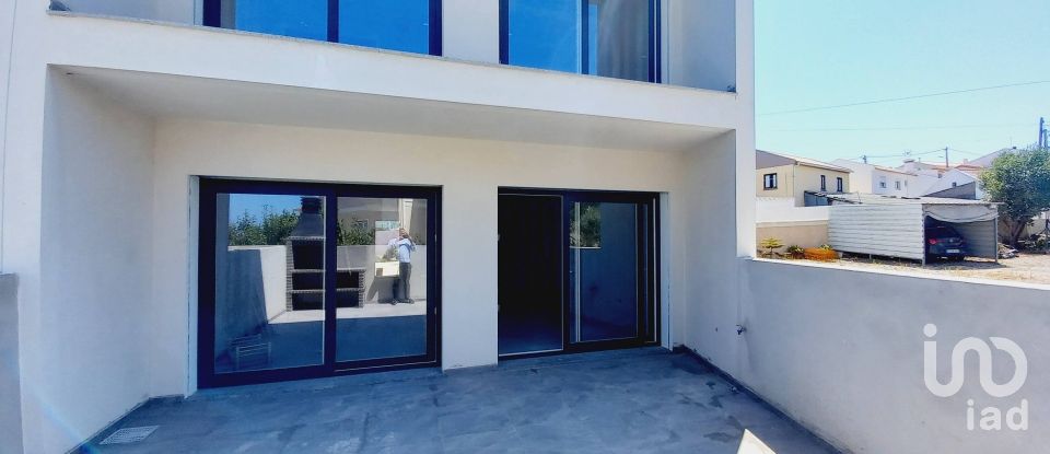 Moradia T3 em Lourinhã e Atalaia de 198 m²