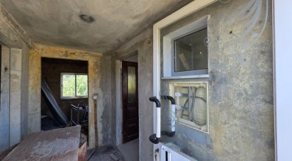 Terrain à Avanca de 585 m²