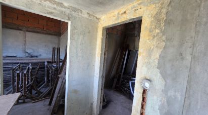 Terrain à Avanca de 585 m²