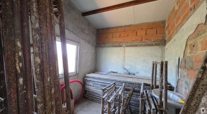 Terrain à Avanca de 585 m²