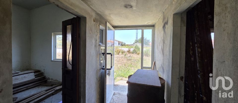 Terrain à Avanca de 585 m²