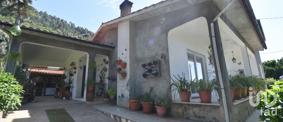 House T4 in Vila Nova of 232 m²