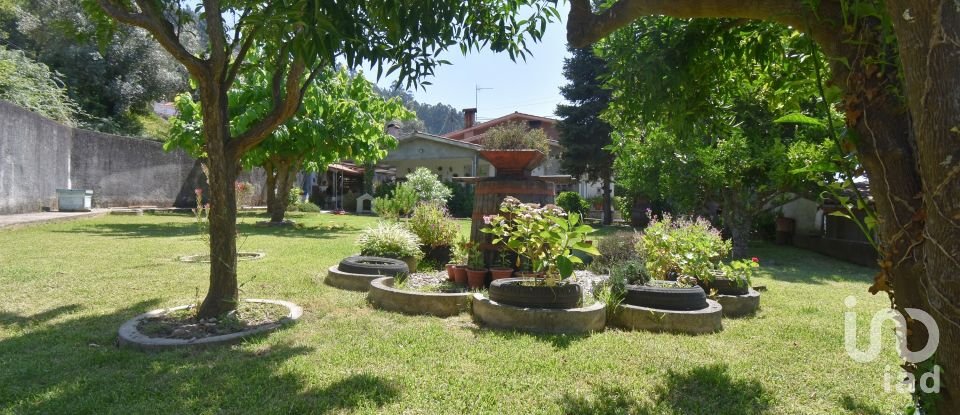 House T4 in Vila Nova of 232 m²