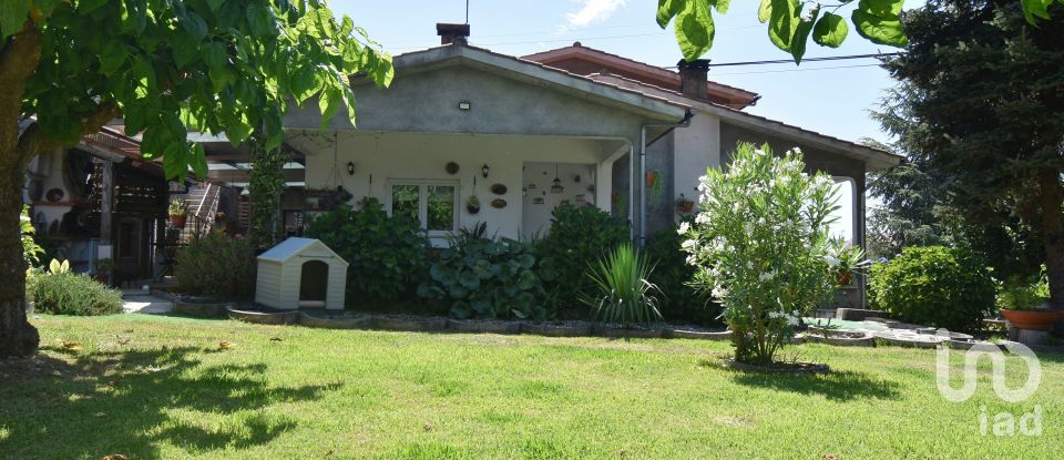 House T4 in Vila Nova of 232 m²