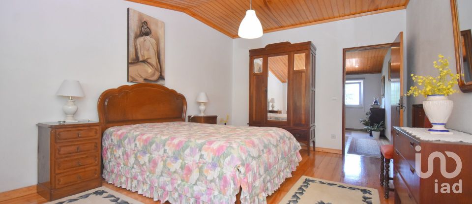 House T4 in Vila Nova of 232 m²