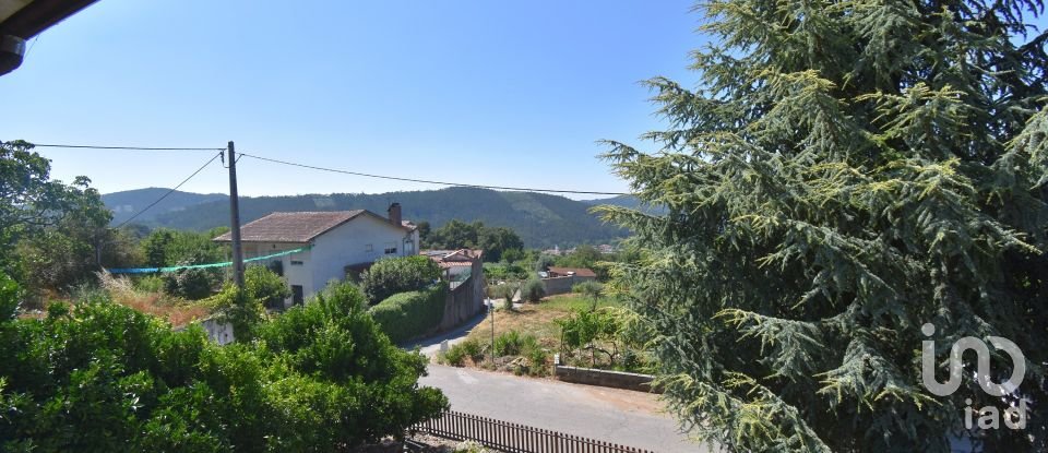 House T4 in Vila Nova of 232 m²