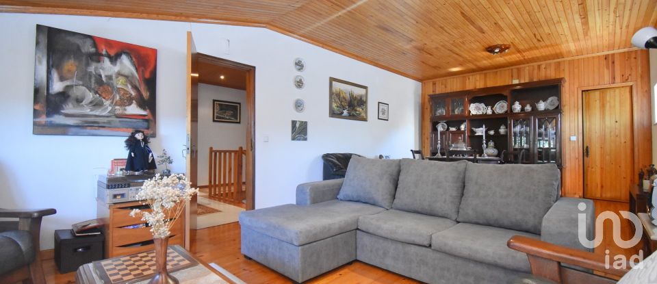 House T4 in Vila Nova of 232 m²