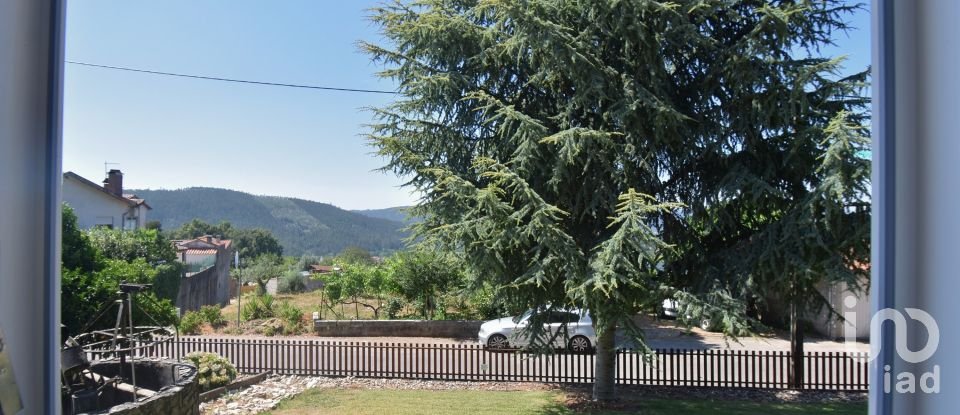 House T4 in Vila Nova of 232 m²