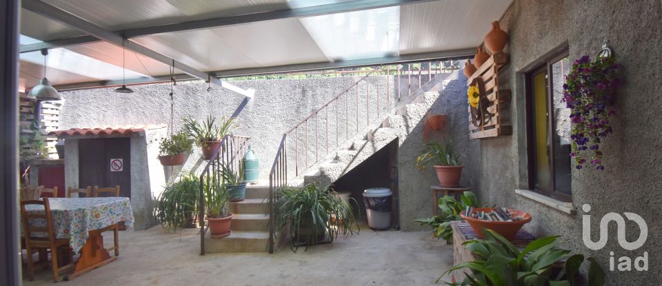 House T4 in Vila Nova of 232 m²