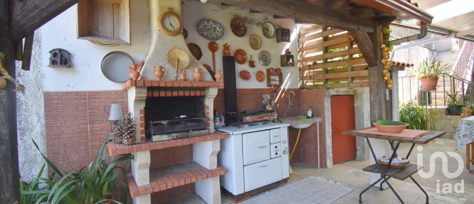 House T4 in Vila Nova of 232 m²