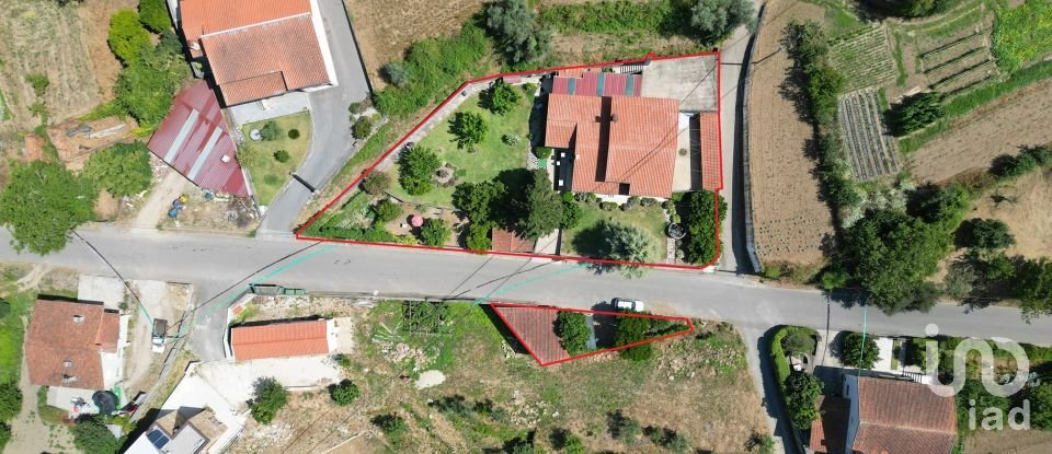 House T4 in Vila Nova of 232 m²