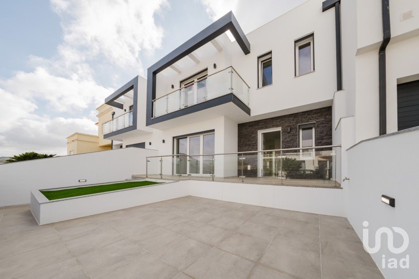 Moradia T3 em Lourinhã e Atalaia de 201 m²