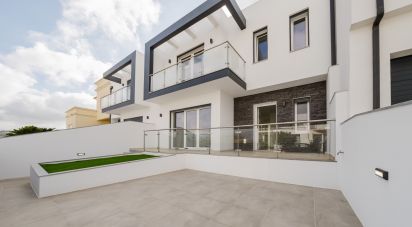House T3 in Lourinhã e Atalaia of 201 m²