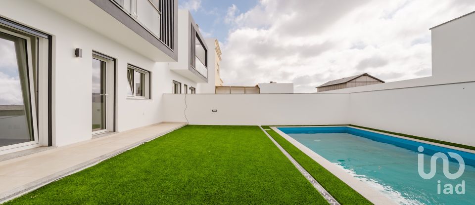 Moradia T3 em Lourinhã e Atalaia de 201 m²