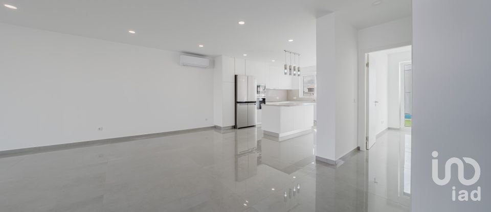 Moradia T3 em Lourinhã e Atalaia de 201 m²