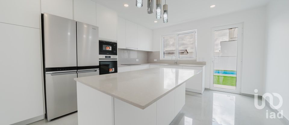 Moradia T3 em Lourinhã e Atalaia de 201 m²