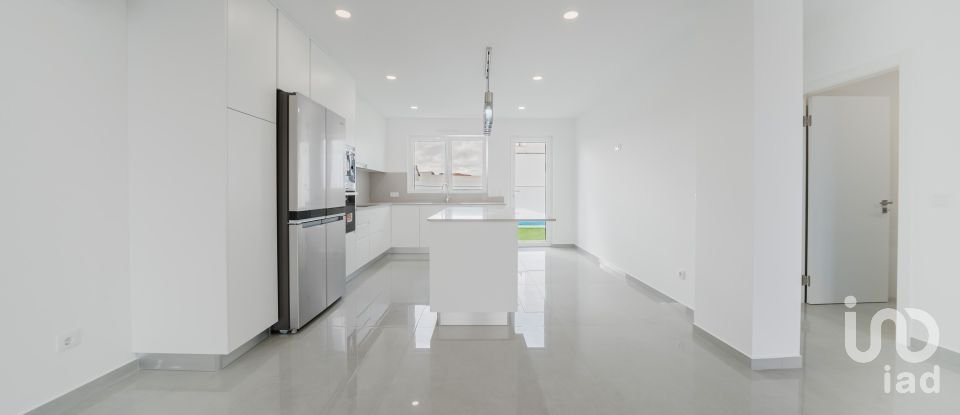 Moradia T3 em Lourinhã e Atalaia de 201 m²