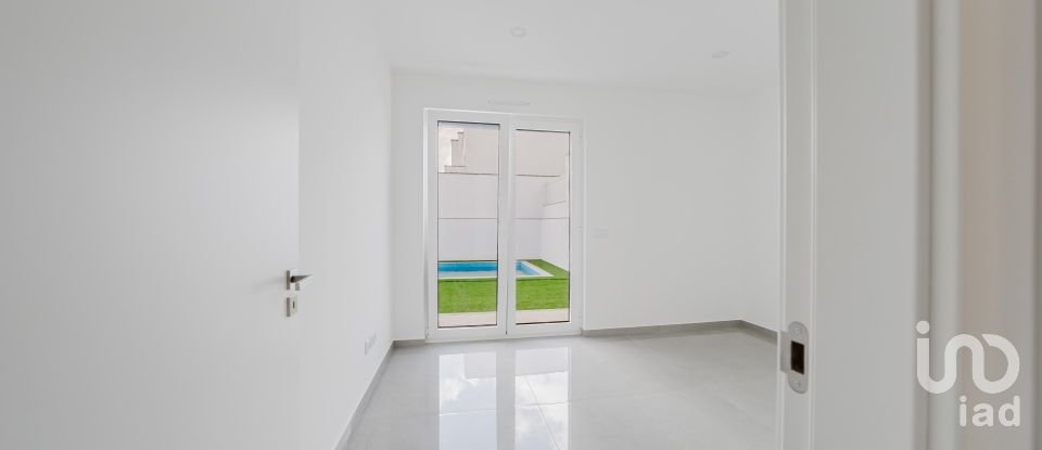 Moradia T3 em Lourinhã e Atalaia de 201 m²