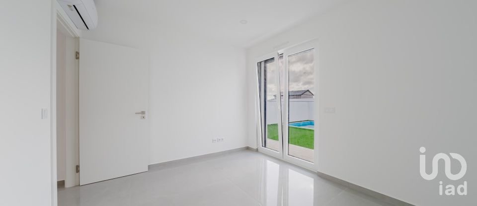 Moradia T3 em Lourinhã e Atalaia de 201 m²