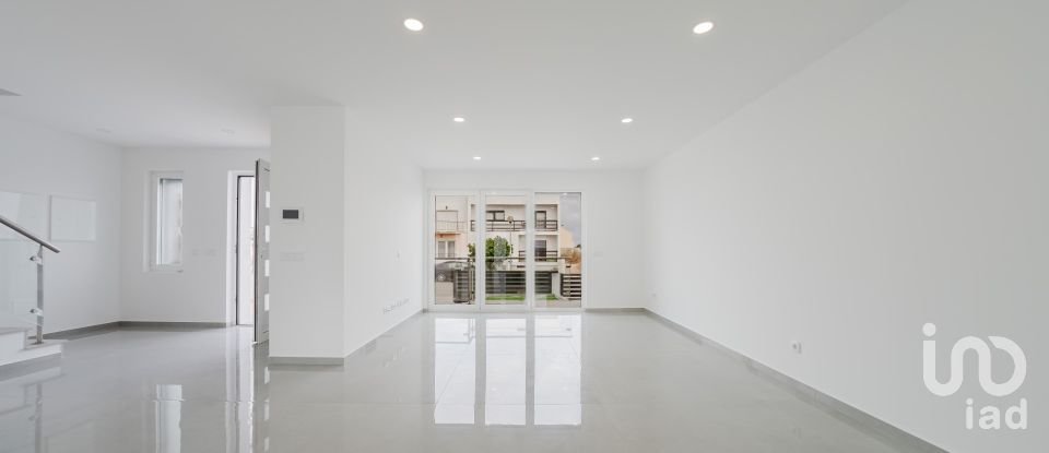 Moradia T3 em Lourinhã e Atalaia de 201 m²