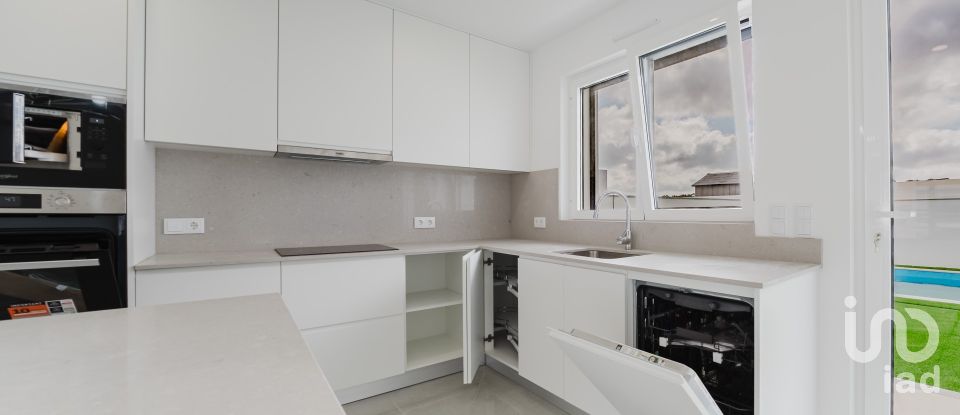 Moradia T3 em Lourinhã e Atalaia de 201 m²