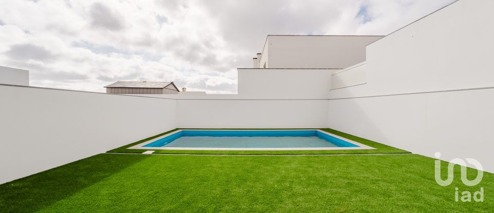 Moradia T3 em Lourinhã e Atalaia de 201 m²