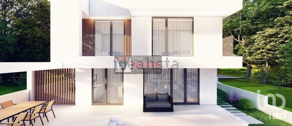 Moradia T4 em Charneca De Caparica E Sobreda de 150 m²